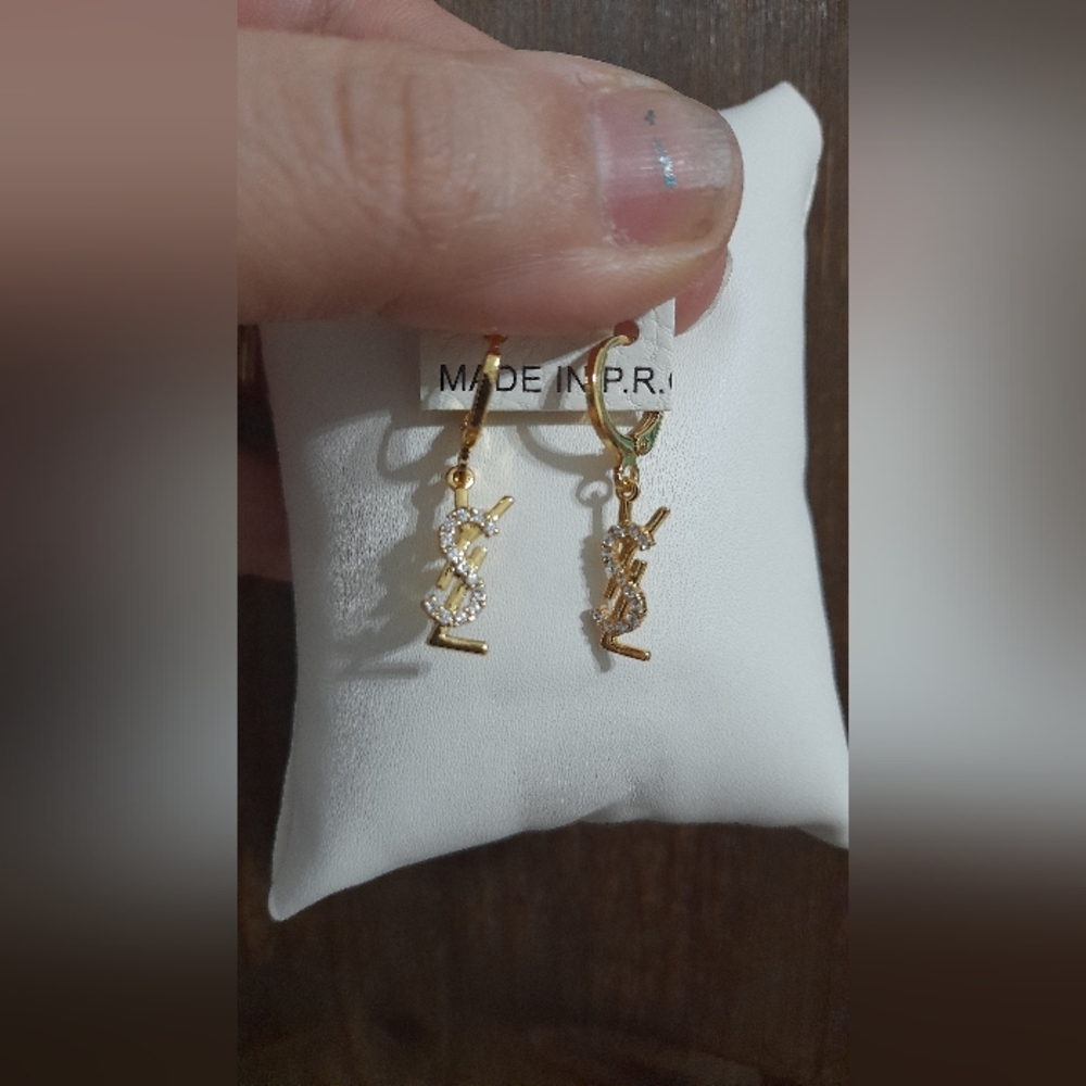 Fashion design earings